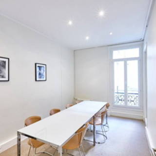 Bureau privé 24 m² 6 postes Coworking Rue Marbeuf Paris 75008 - photo 3